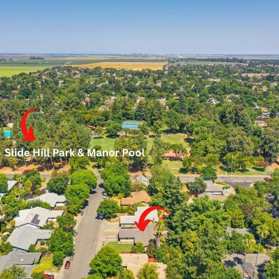 House, 3 Bedrooms | Aerial view