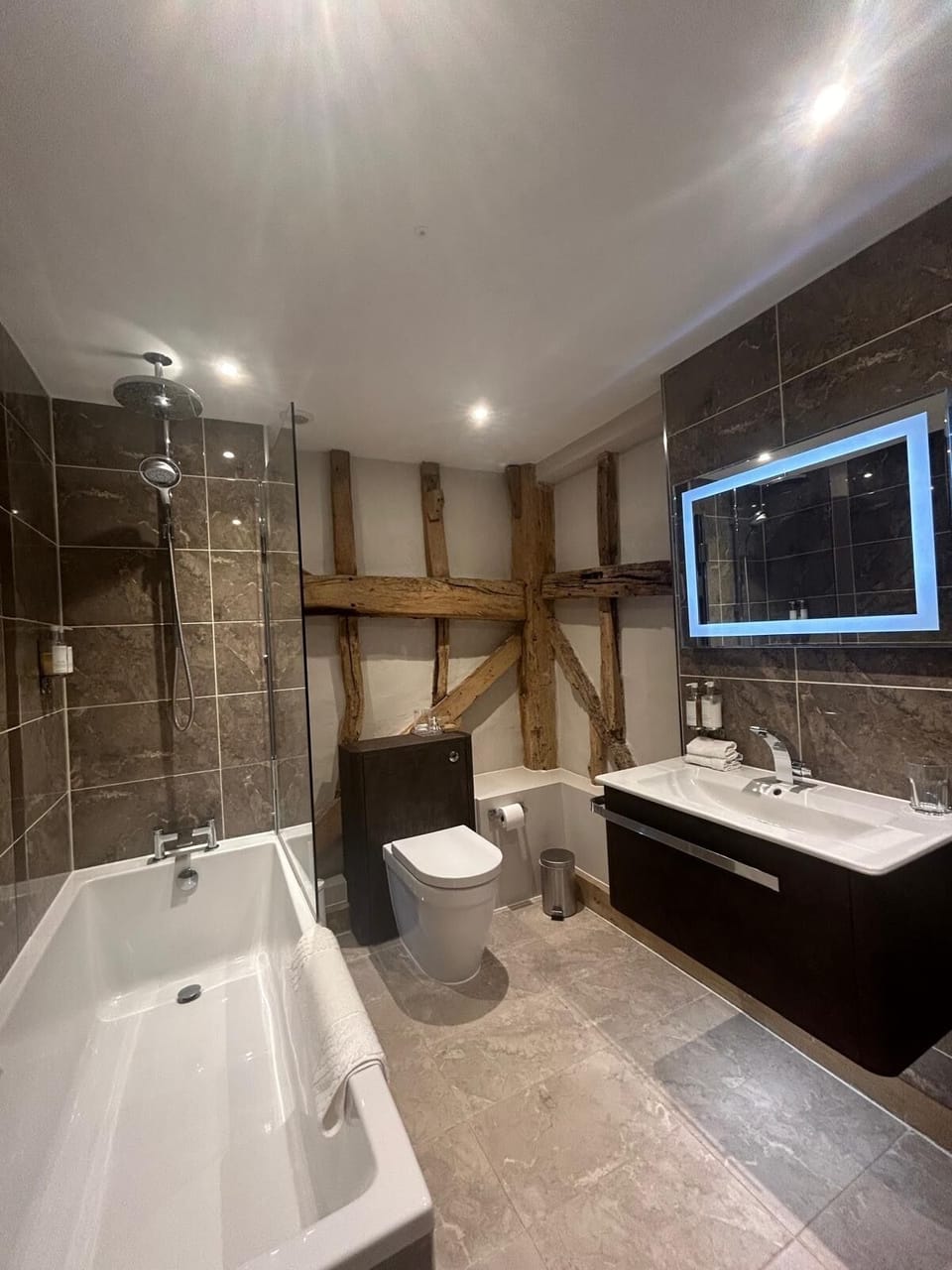 Superior Double Room | Desk, iron/ironing board, free WiFi