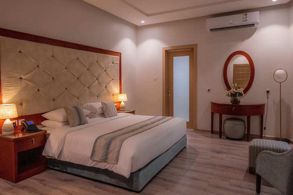 Minibar, free WiFi, bed sheets