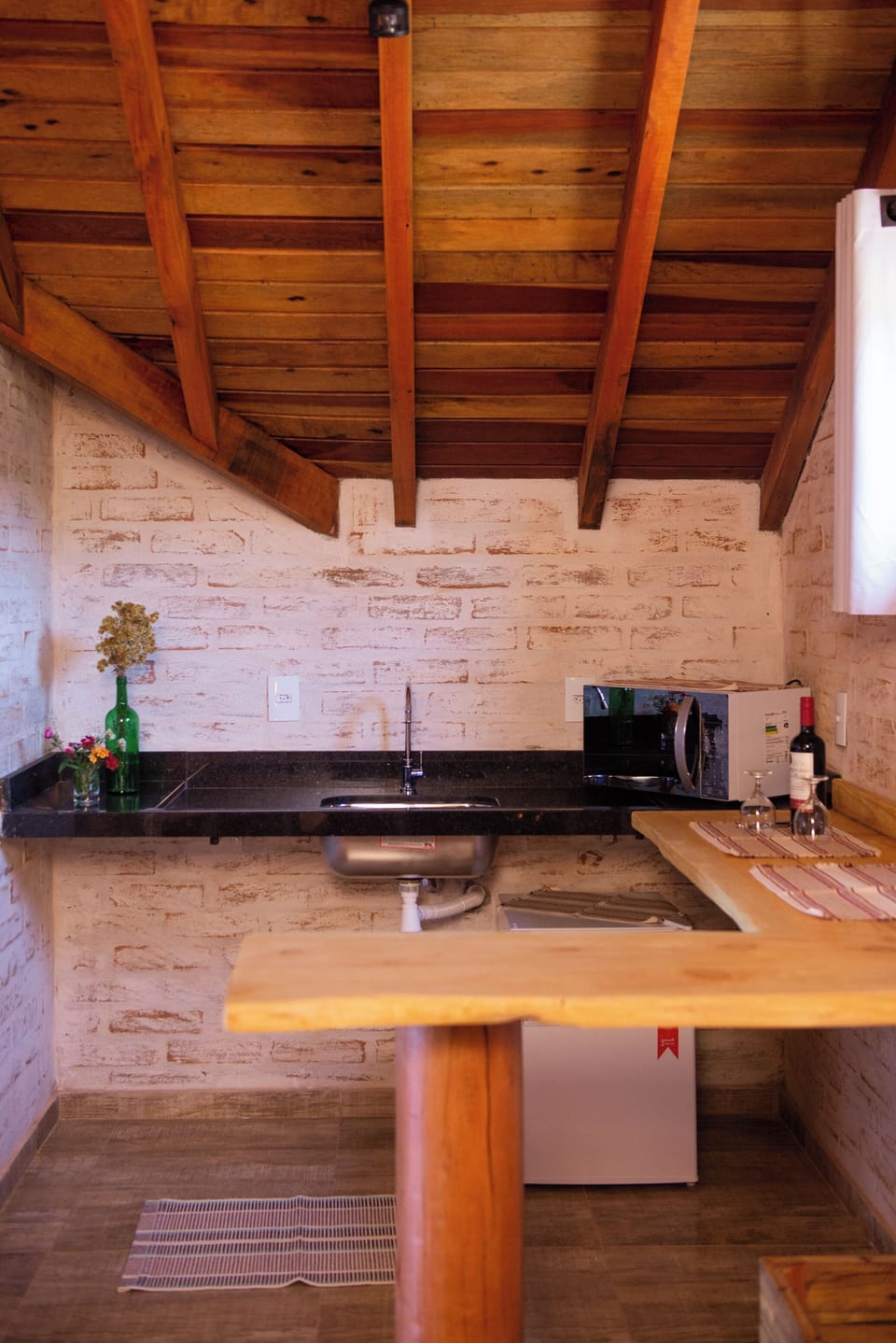 Chalé III com hidromassagem e vista para as montanhas | Private kitchen | Mini-fridge, microwave