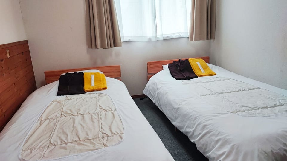 Basic Twin Room, 2 Twin Beds, Non Smoking | Desk, free WiFi