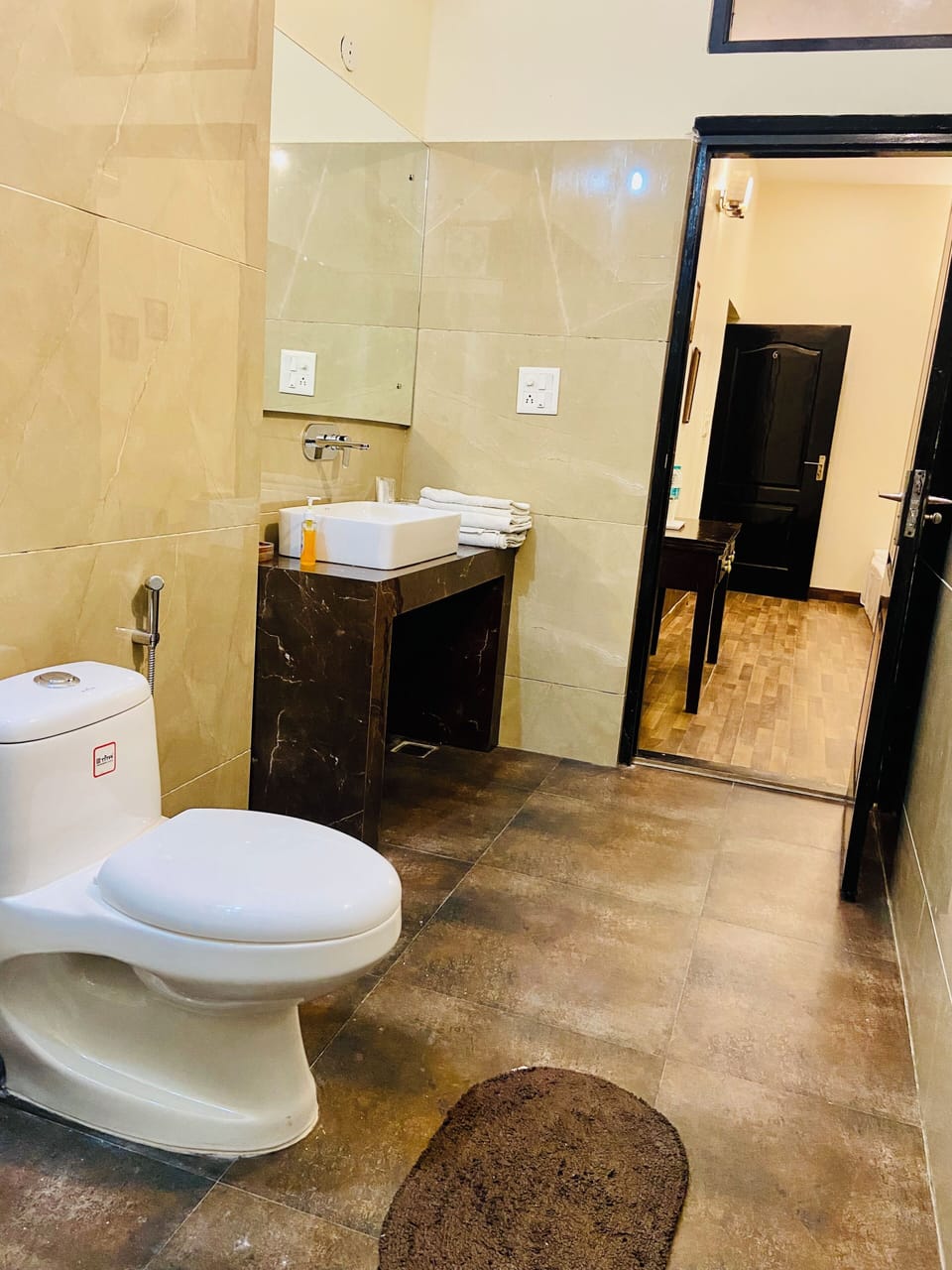 Standard Room | Bathroom | Shower, rainfall showerhead, free toiletries, slippers