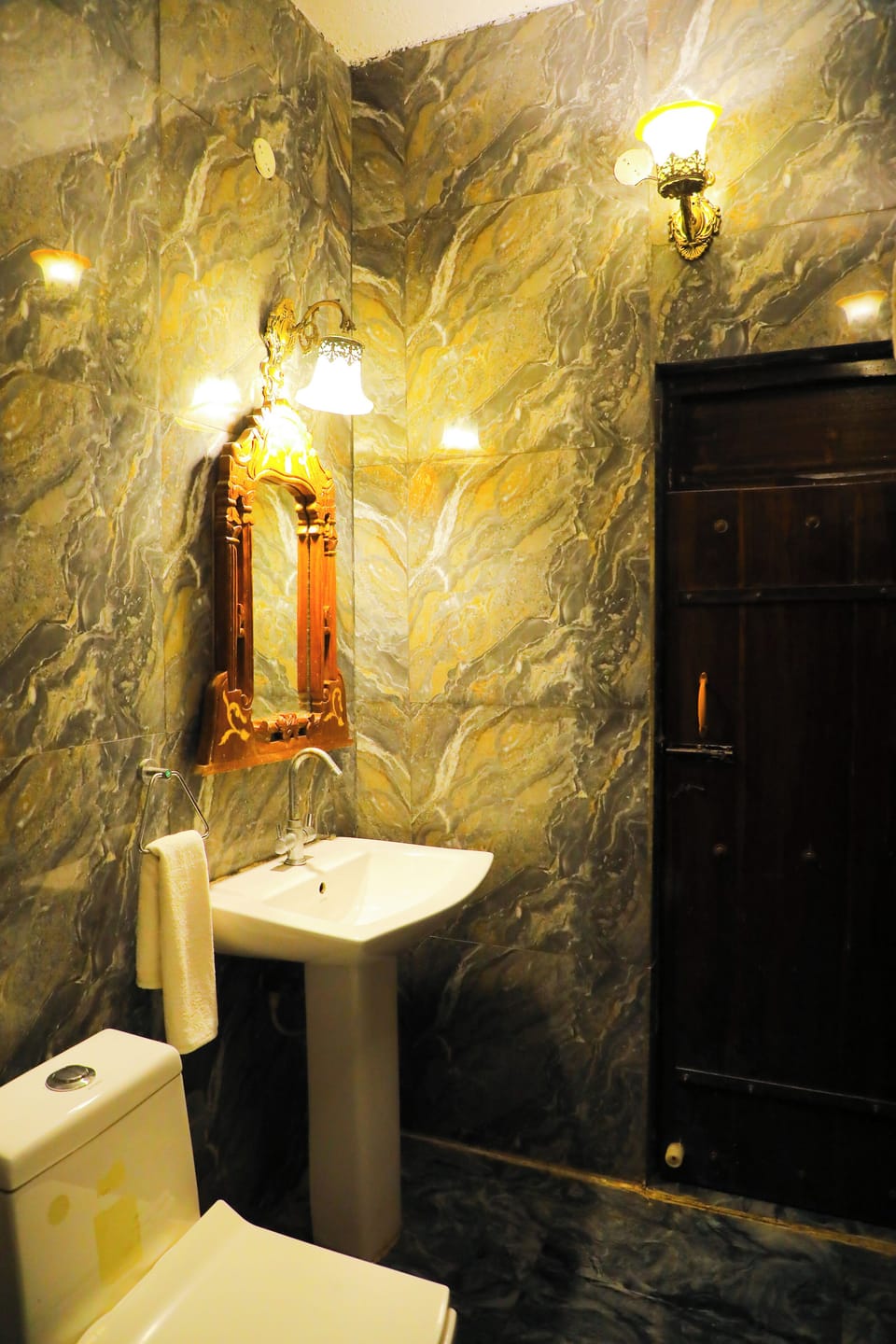 Fort Room | Bathroom | Rainfall showerhead, free toiletries, towels, soap