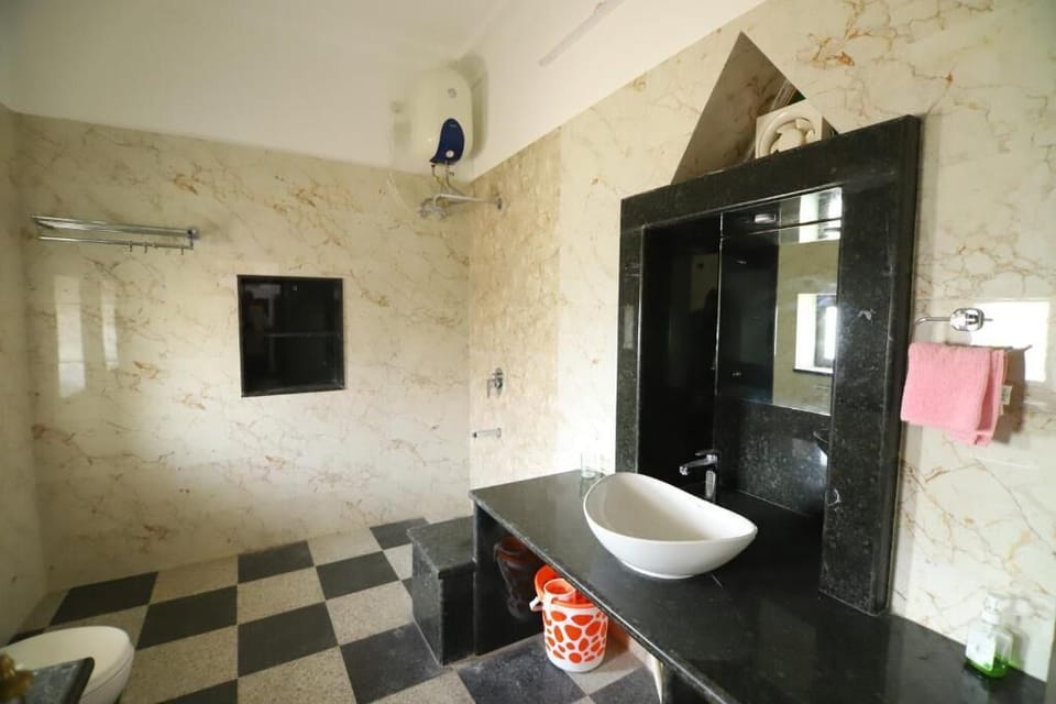 Double or Twin Room | Bathroom | Shower, slippers, towels, soap