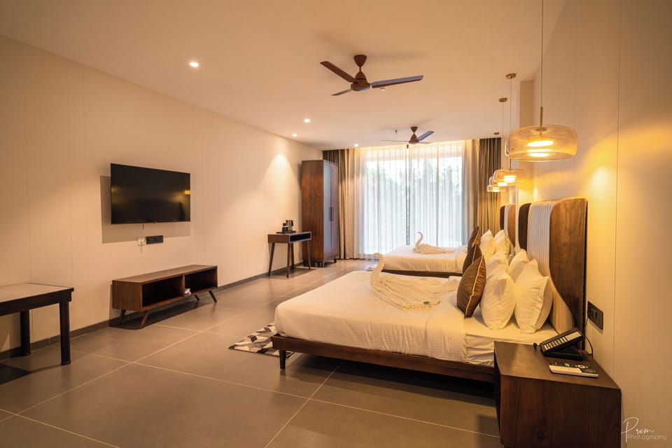 Luxury Suite, Balcony, City View | Terrace/patio