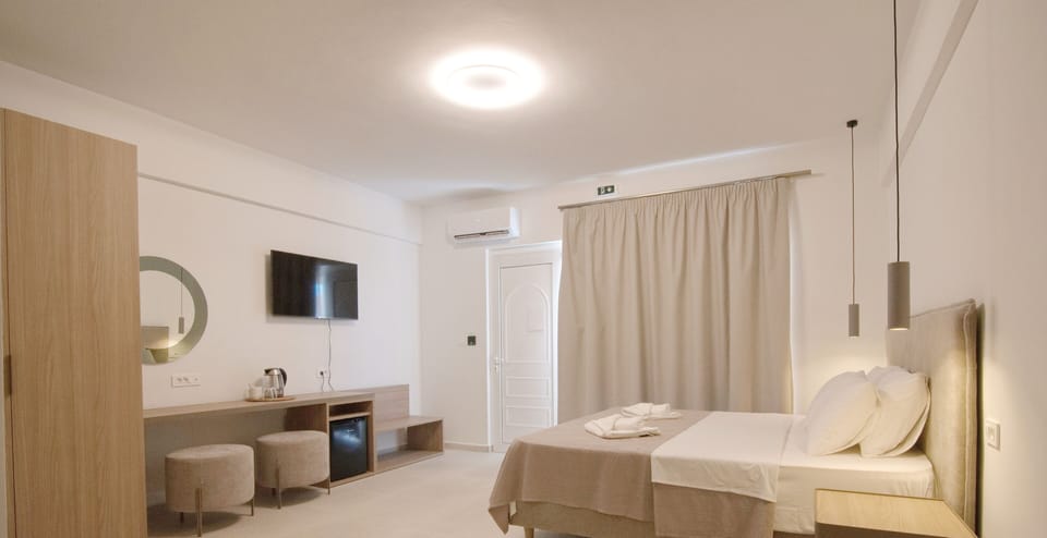 Superior Double Room, Balcony, Sea View | In-room safe, blackout drapes, soundproofing, free WiFi