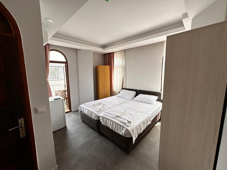 Classic Room, Balcony, Partial Sea View