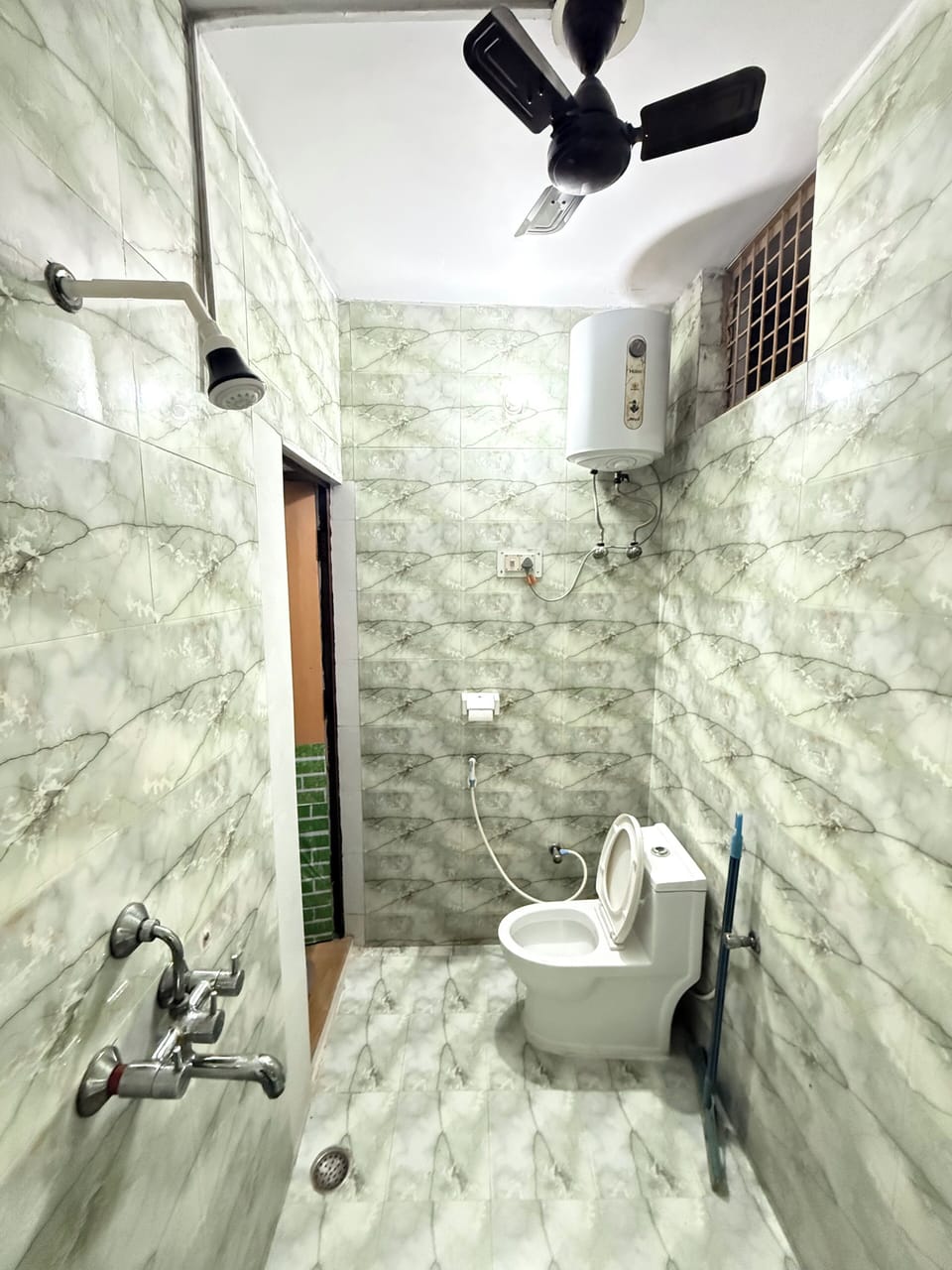 Family Triple Room, Balcony | Bathroom | Shower, free toiletries, hair dryer, bidet