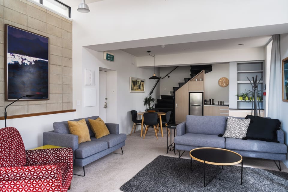 City Apartment, City View | Living area | Flat-screen TV
