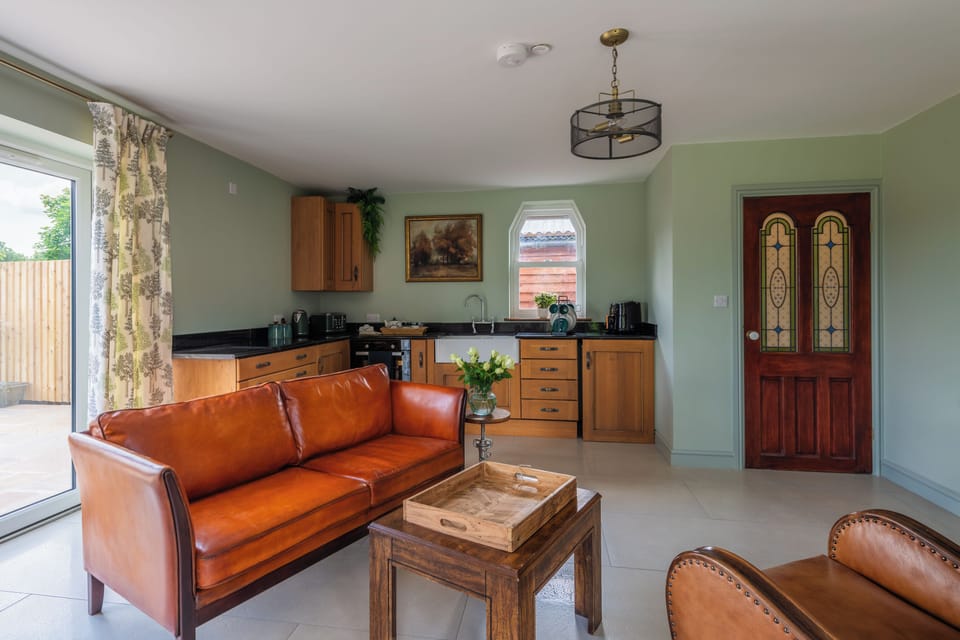 Cottage | Living area | TV