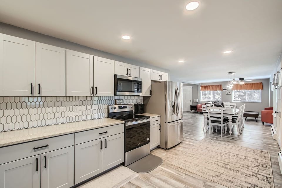 House, 4 Bedrooms | Private kitchen | Coffee/tea maker, fridge, oven, toaster
