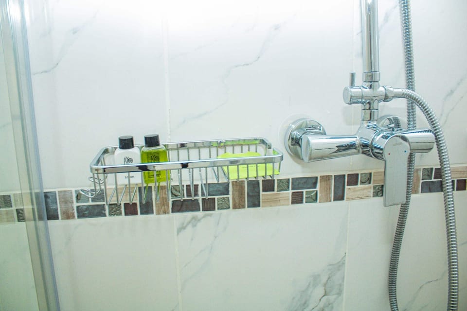 Separate tub and shower, free toiletries, towels, soap