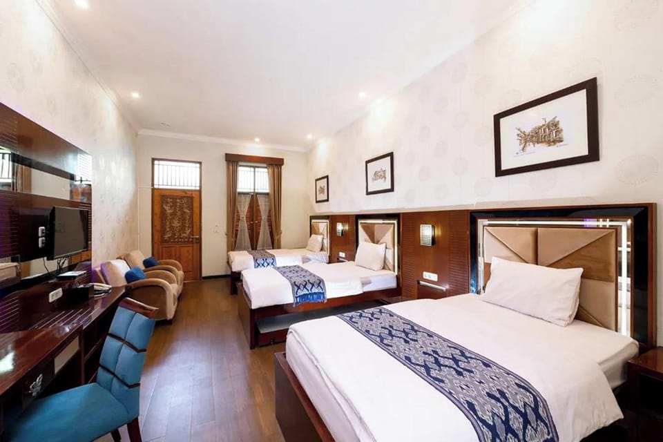Family Room with Balcony | Desk, free WiFi, bed sheets