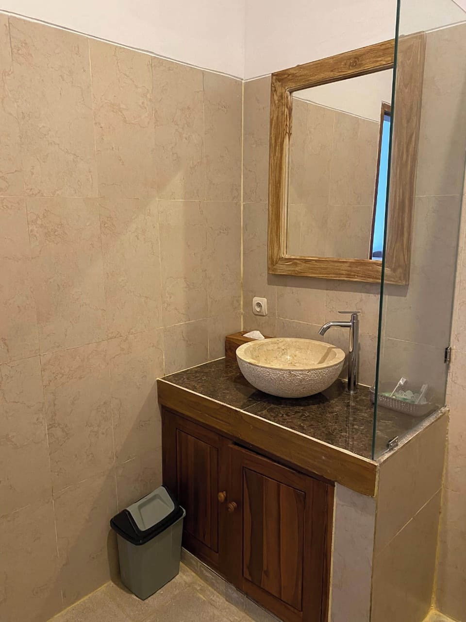Shower, rainfall showerhead, bidet, towels