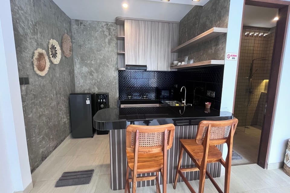 Suite Pool Access | Private kitchen | Dishwasher