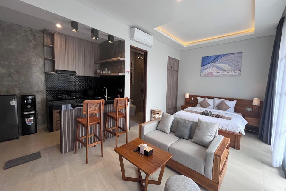 Suite Pool Access | Desk, blackout drapes, iron/ironing board, free WiFi