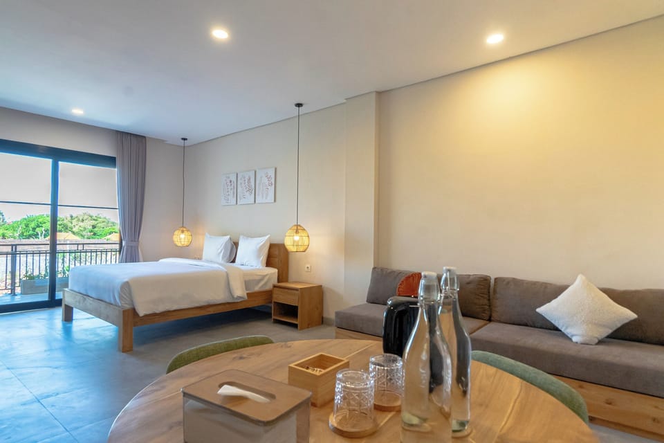 Suite | In-room safe, desk, iron/ironing board, free WiFi