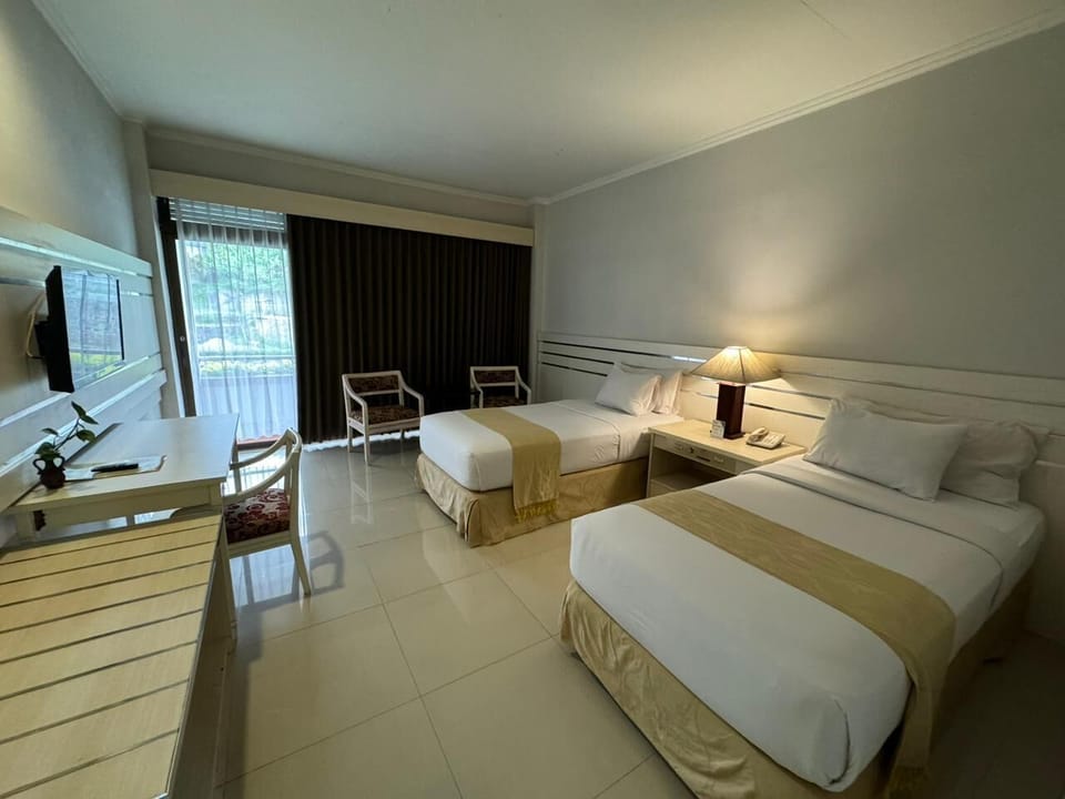 Deluxe Double or Twin Room, Balcony, Mountain View | Desk, free WiFi