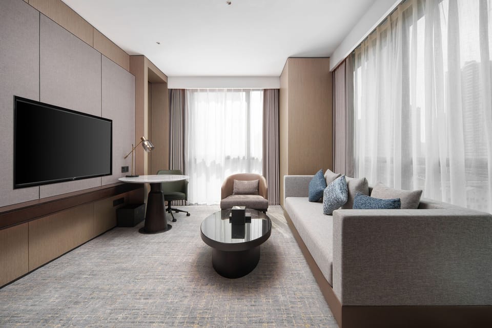 Superior Suite, 1 King Bed (Executive Access) | Soundproofing, WiFi (free)