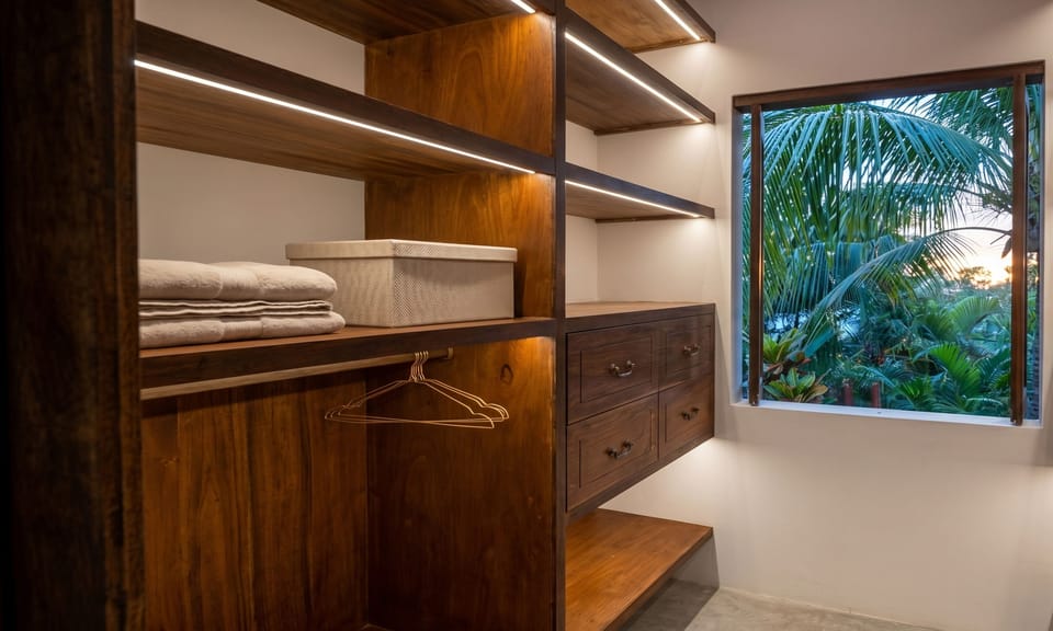 Shower, free toiletries, bidet, towels