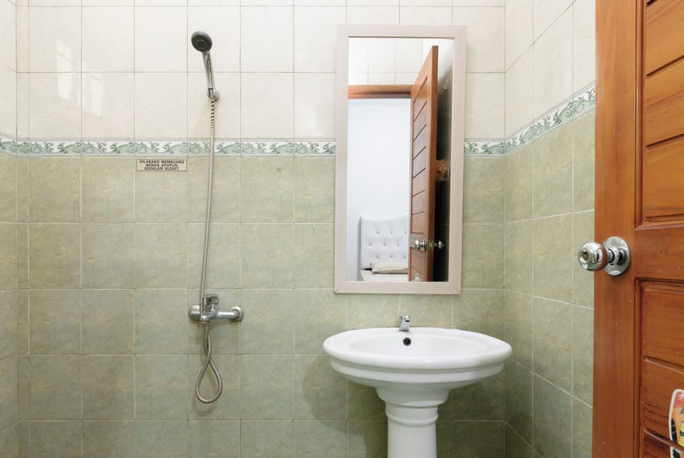Standard Twin Room | Bathroom