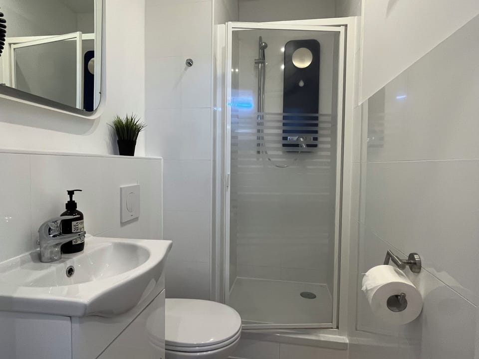 Comfort Quadruple Room | Free WiFi, bed sheets