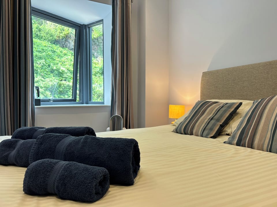 Classic Double Room, Non Smoking, Mountain View | Free WiFi, bed sheets
