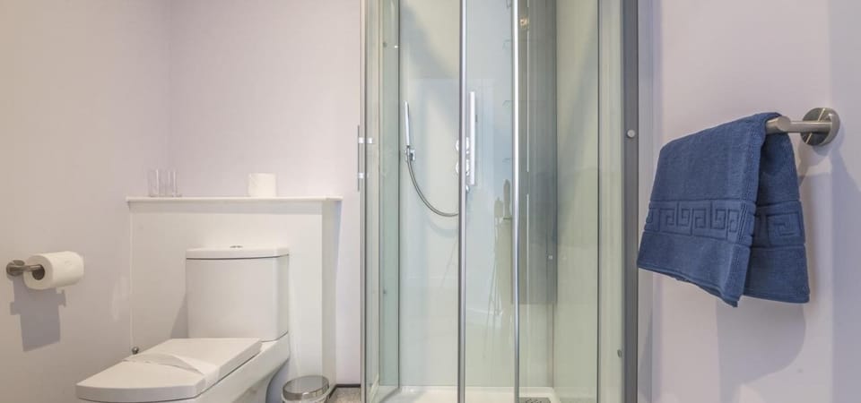 Classic Double Room, Non Smoking, Beach View | Bathroom | Shower, hair dryer, towels, soap