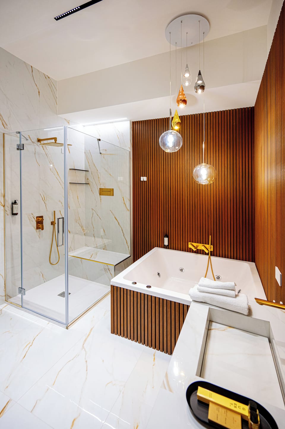 Luxury Studio Suite | Bathroom | Hair dryer, slippers, towels, soap