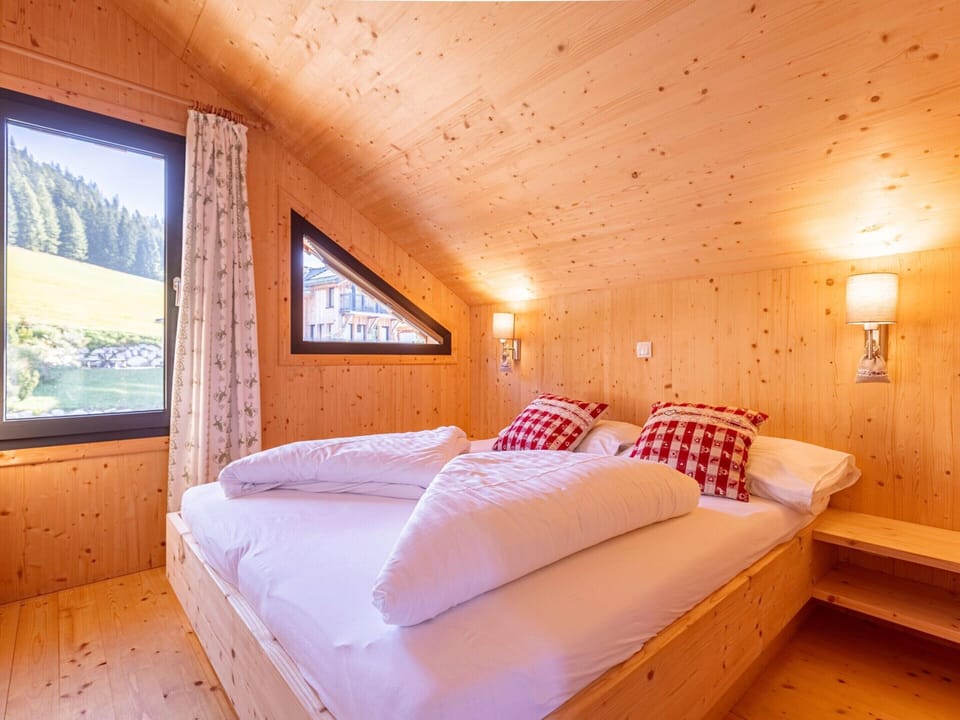Chalet | 4 bedrooms, individually furnished, bed sheets