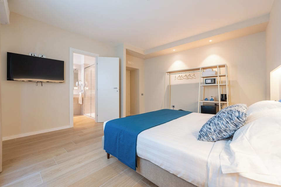 Classic Double Room, Courtyard View | Egyptian cotton sheets, premium bedding, in-room safe, desk