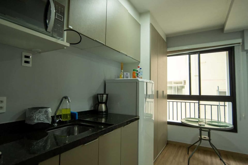 Studio, City View | Private kitchen | Microwave