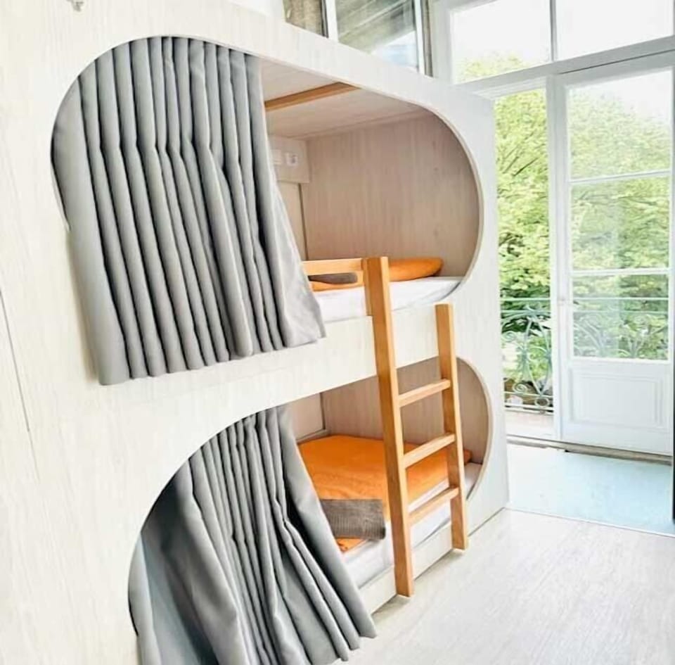 Capsule 8-Beds mixed Dormitory 108 | Egyptian cotton sheets, premium bedding, Select Comfort beds