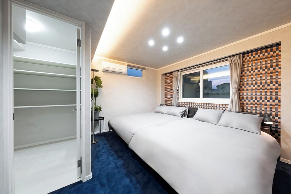 Hypo-allergenic bedding available, iron/ironing board, WiFi (free)