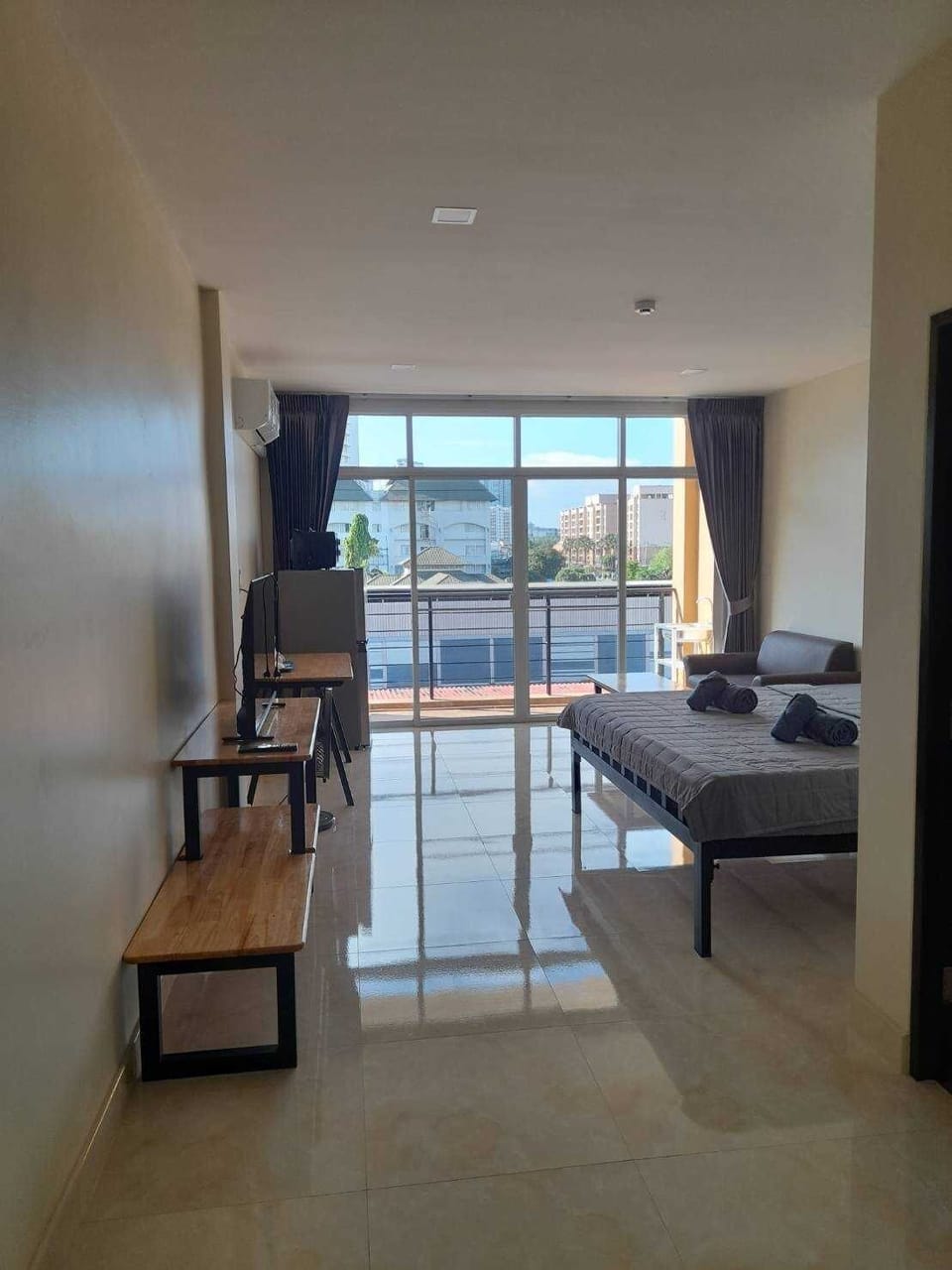 Superior Room, Partial Sea View | In-room safe, bed sheets