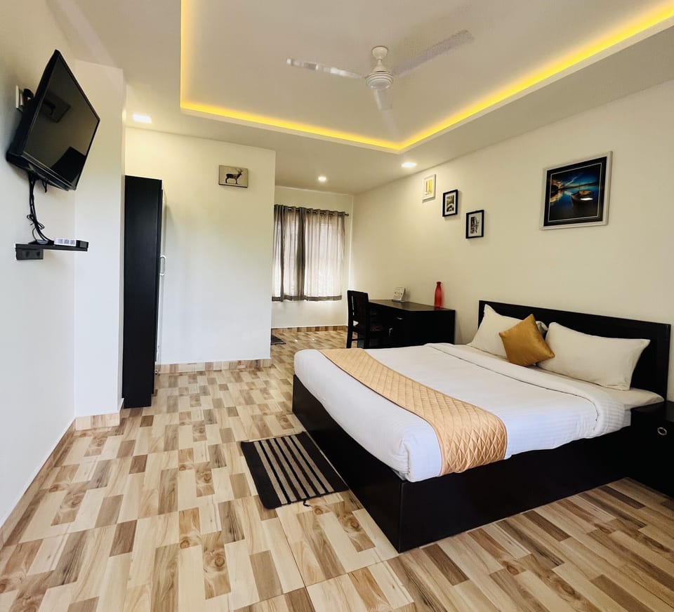 Deluxe Double or Twin Room, Mountain View | Desk, free WiFi, bed sheets