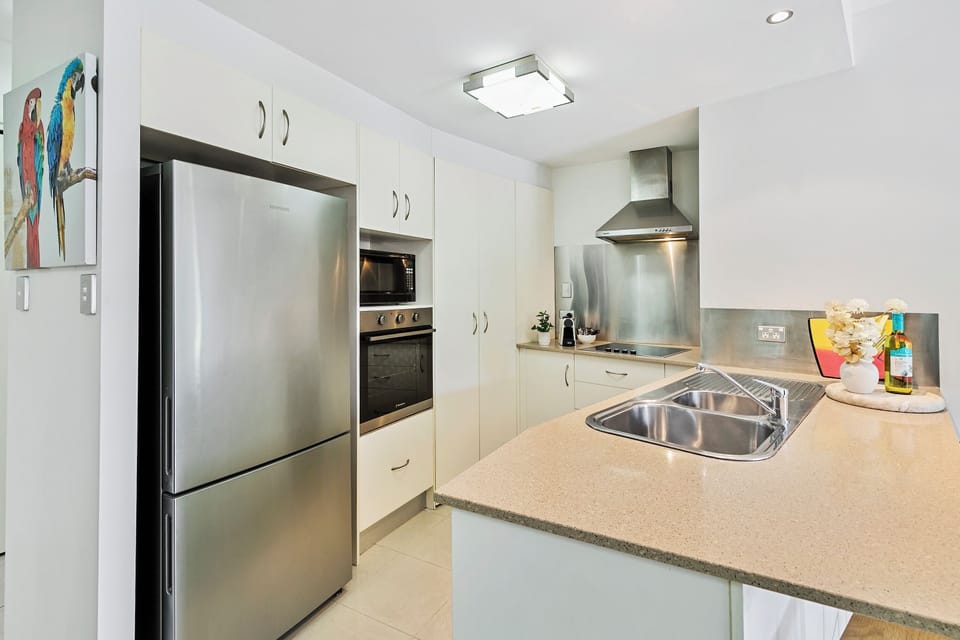 Comfort Apartment, Balcony | Private kitchen | Full-size fridge, microwave, oven, stovetop