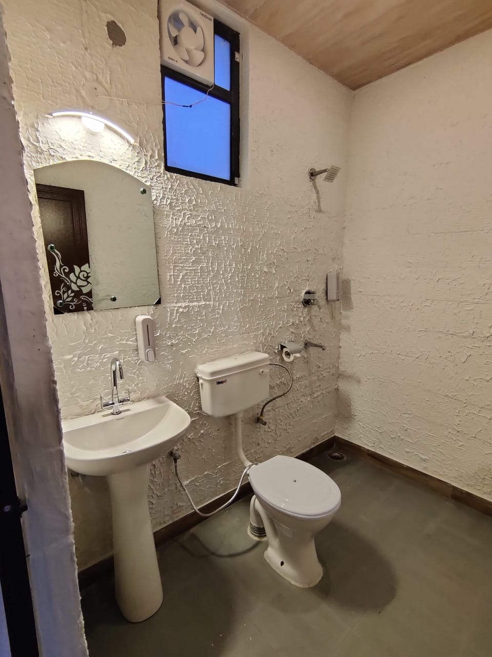 Comfort Cottage, Balcony | Bathroom | Free toiletries, bidet, towels, soap