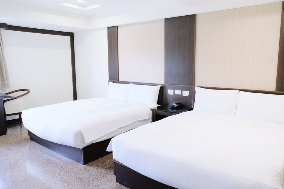 Classic Quadruple Room | Desk, laptop workspace, free WiFi