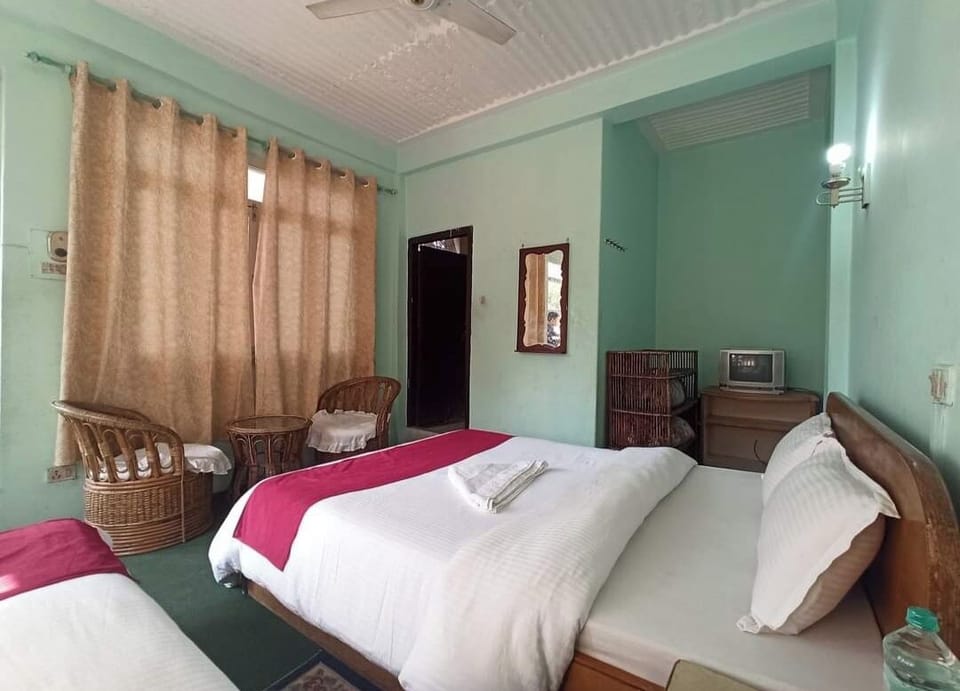 Basic Double or Twin Room | Laptop workspace, free WiFi