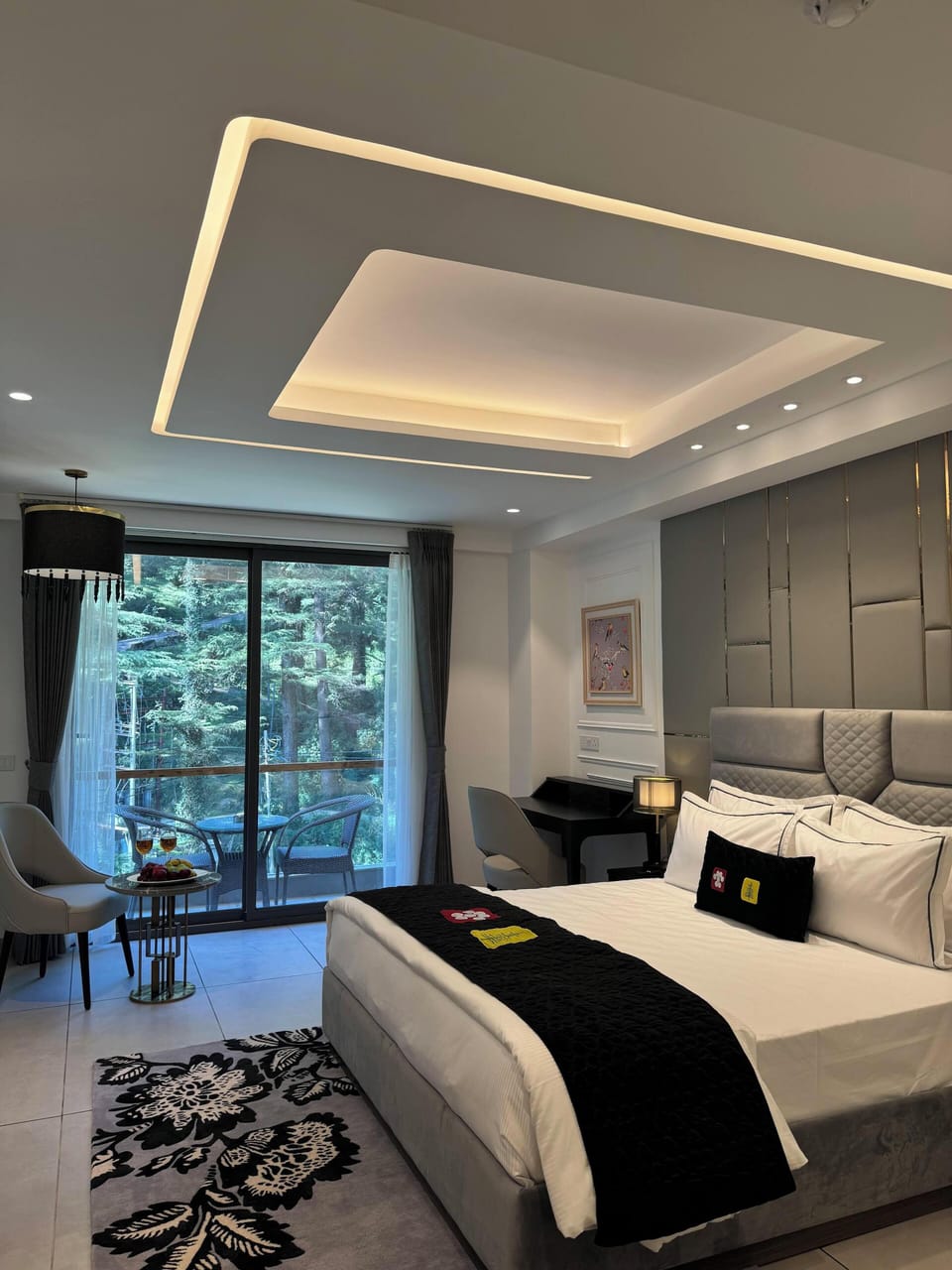 Superior Double Room | Minibar, in-room safe, individually furnished, desk