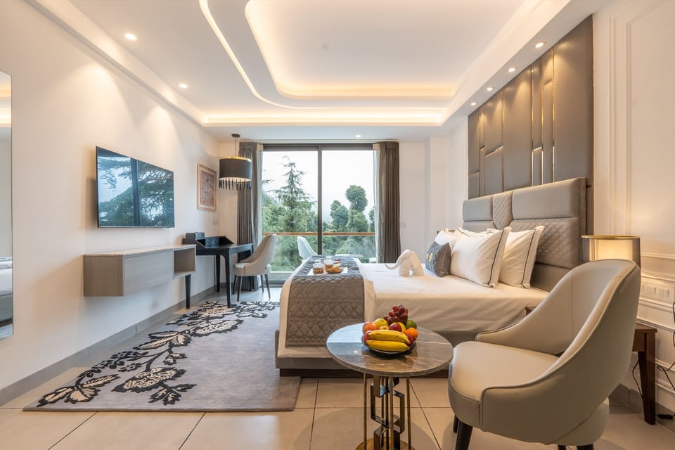 Presidential Suite | Minibar, in-room safe, individually furnished, desk