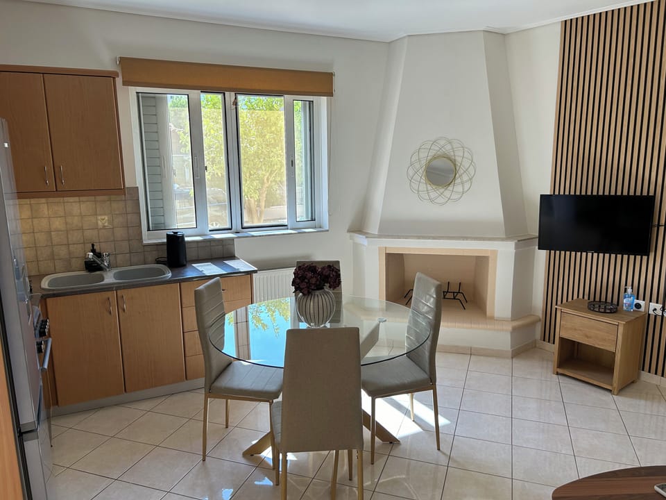 Comfort Apartment, City View | Living area | 32-inch flat-screen TV with digital channels, fireplace