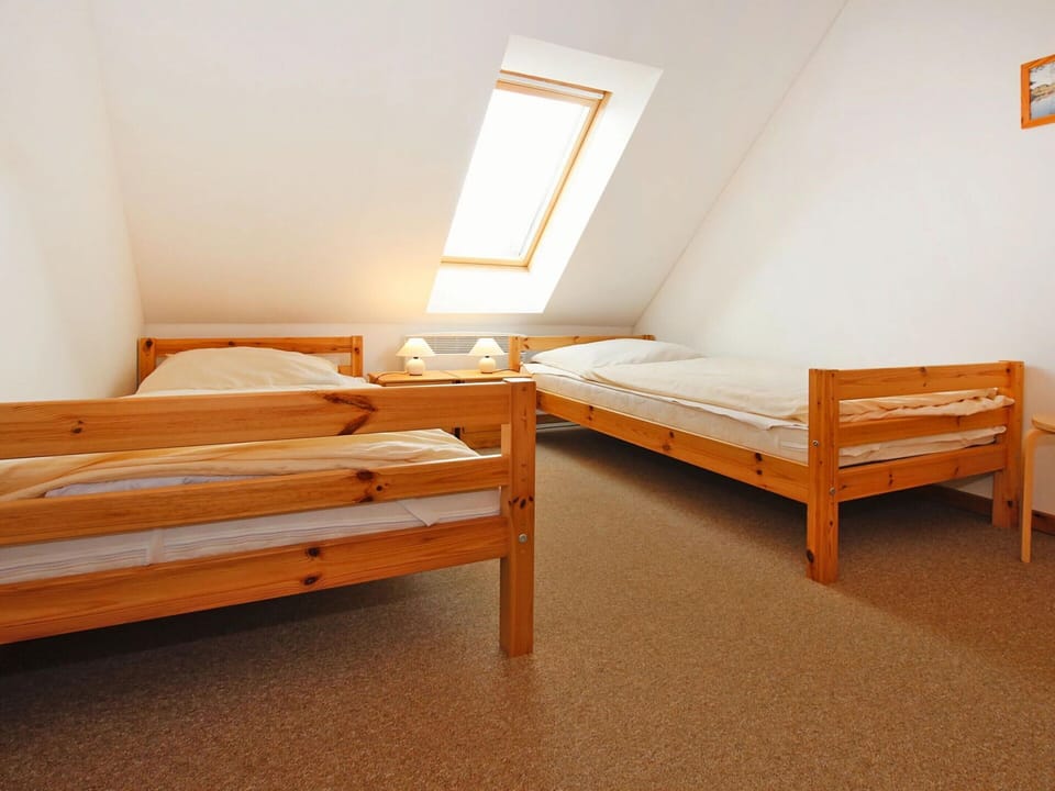 House | 10 bedrooms, individually furnished