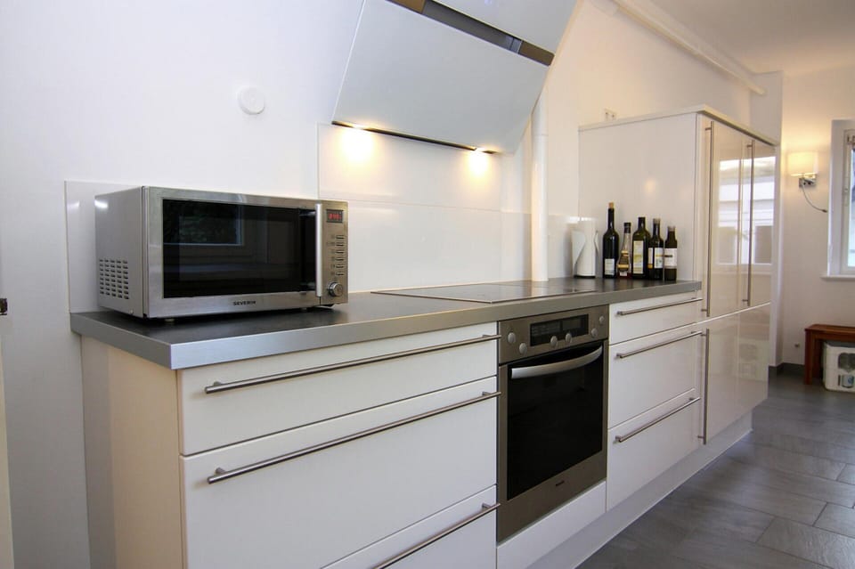 House | Private kitchen | Electric kettle, toaster, highchair