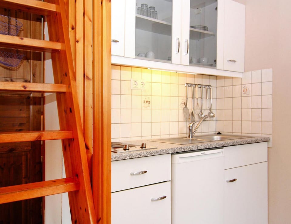 House | Private kitchen | Electric kettle, toaster, highchair