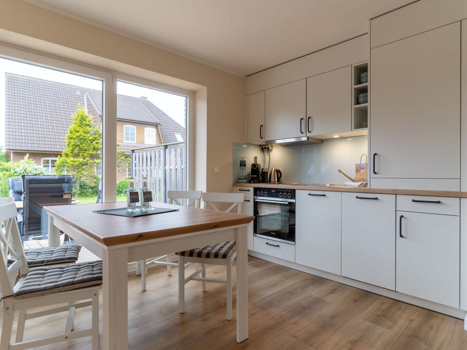 Apartment | Private kitchen | Electric kettle, toaster
