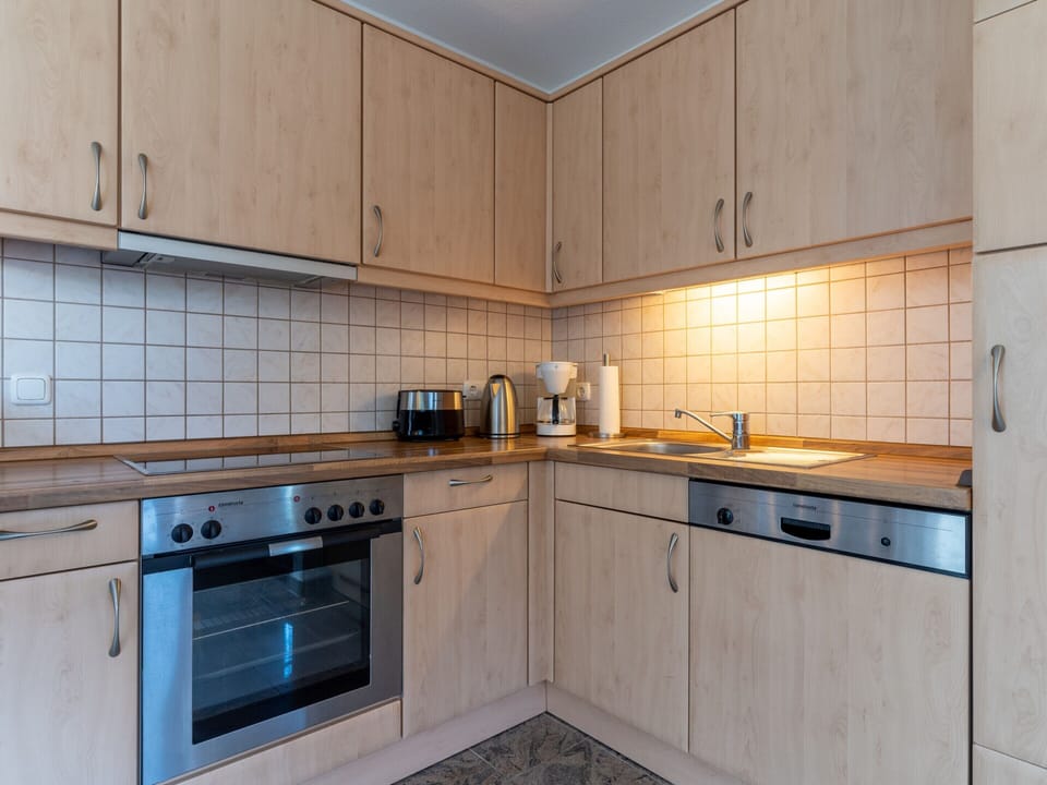 Apartment | Private kitchen | Electric kettle, toaster