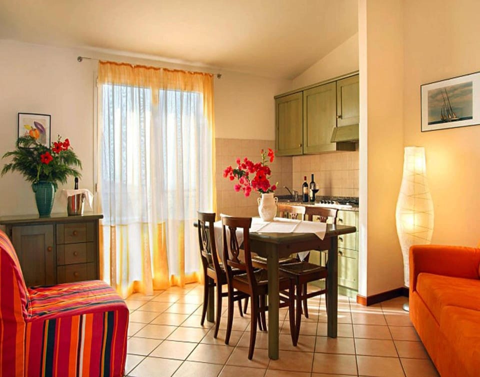 Apartment | Dining
