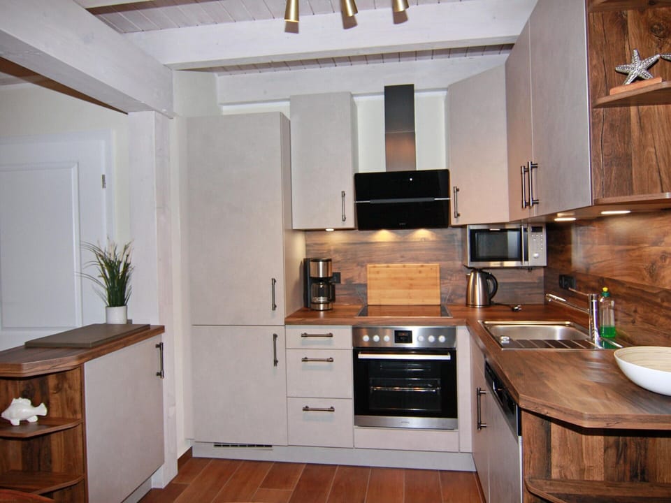 House | Private kitchen | Electric kettle, toaster, highchair